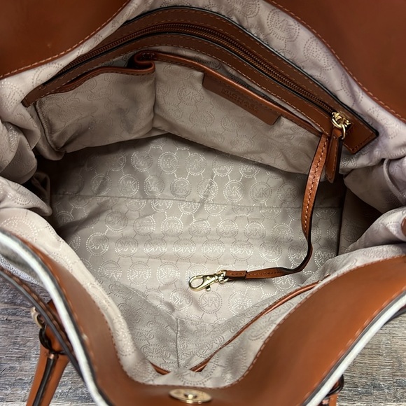 Michael Kors Hamilton Large Logo Tote - Picture 11 of 16